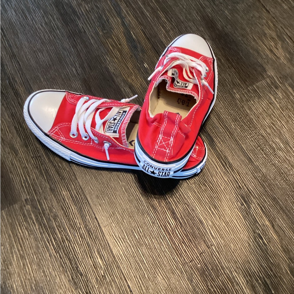 Red converse size 7 1/2 gently use